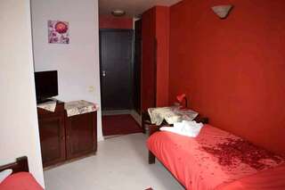 Отель Hotel Trakia Пловдив Двухместный номер с 2 отдельными кроватями и ванной комнатой-2